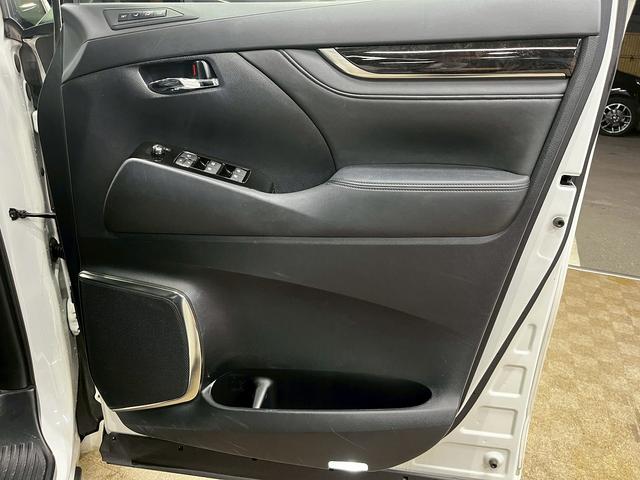 ヴェルファイア 2.5Z Gエディション (禁煙車)(黒半革シート)(両側パワスラ)(純正フリップダウン)(純正SDナビ)(バックカメラ)(レーダークルーズ)(パワーシート)(ステアリングヒーター)(電動リアゲート)(ETC)(純正18AW)(66枚目)