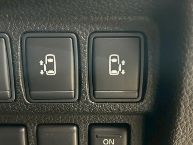 エルグランド 350ハイウェイスターアーバンクロムブラックレザー (黒本革シート)(両側パワースライド)(純正HDDナビ)(アラウンドビューモニター)(レーダークルーズ)(クリアランスソナー)(パワーバックドア)(シートメモリ)(シートヒーター)(純正18AW)(9枚目)