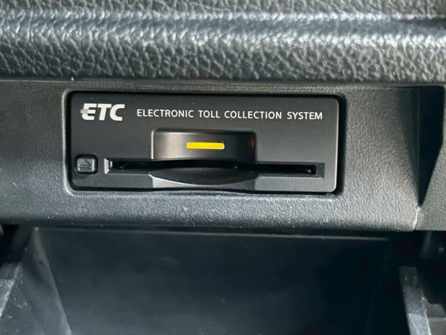 エルグランド 350ハイウェイスターアーバンクロムブラックレザー (黒本革シート)(両側パワースライド)(純正HDDナビ)(アラウンドビューモニター)(レーダークルーズ)(クリアランスソナー)(パワーバックドア)(シートメモリ)(シートヒーター)(純正18AW)(10枚目)