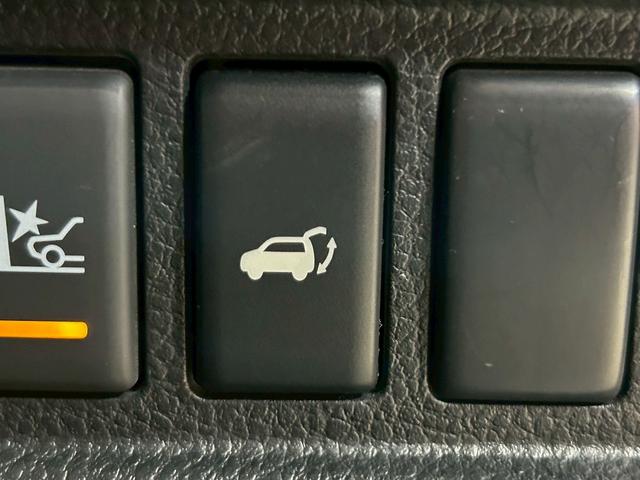 エルグランド 350ハイウェイスターアーバンクロムブラックレザー (黒本革シート)(両側パワースライド)(純正HDDナビ)(アラウンドビューモニター)(レーダークルーズ)(クリアランスソナー)(パワーバックドア)(シートメモリ)(シートヒーター)(純正18AW)(11枚目)