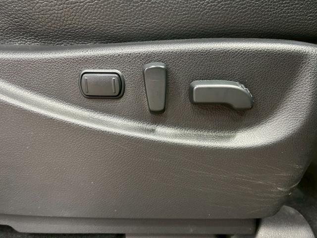 エルグランド 350ハイウェイスターアーバンクロムブラックレザー (黒本革シート)(両側パワースライド)(純正HDDナビ)(アラウンドビューモニター)(レーダークルーズ)(クリアランスソナー)(パワーバックドア)(シートメモリ)(シートヒーター)(純正18AW)(14枚目)