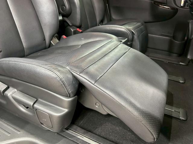 エルグランド 350ハイウェイスターアーバンクロムブラックレザー (黒本革シート)(両側パワースライド)(純正HDDナビ)(アラウンドビューモニター)(レーダークルーズ)(クリアランスソナー)(パワーバックドア)(シートメモリ)(シートヒーター)(純正18AW)(15枚目)