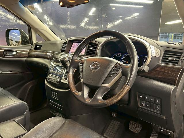 エルグランド 350ハイウェイスターアーバンクロムブラックレザー (黒本革シート)(両側パワースライド)(純正HDDナビ)(アラウンドビューモニター)(レーダークルーズ)(クリアランスソナー)(パワーバックドア)(シートメモリ)(シートヒーター)(純正18AW)(62枚目)