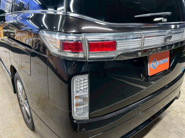 エルグランド 350ハイウェイスターアーバンクロムブラックレザー (黒本革シート)(両側パワースライド)(純正HDDナビ)(アラウンドビューモニター)(レーダークルーズ)(クリアランスソナー)(パワーバックドア)(シートメモリ)(シートヒーター)(純正18AW)(64枚目)