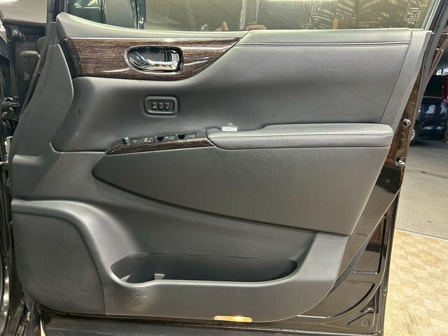 エルグランド 350ハイウェイスターアーバンクロムブラックレザー (黒本革シート)(両側パワースライド)(純正HDDナビ)(アラウンドビューモニター)(レーダークルーズ)(クリアランスソナー)(パワーバックドア)(シートメモリ)(シートヒーター)(純正18AW)(67枚目)