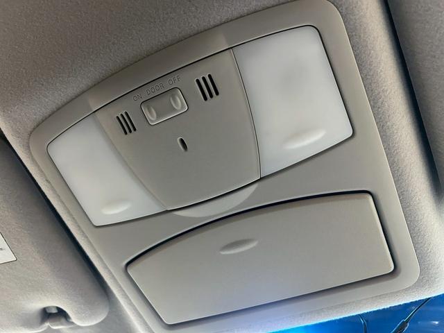 エルグランド 350ハイウェイスターアーバンクロムブラックレザー (黒本革シート)(両側パワースライド)(純正HDDナビ)(アラウンドビューモニター)(レーダークルーズ)(クリアランスソナー)(パワーバックドア)(シートメモリ)(シートヒーター)(純正18AW)(69枚目)