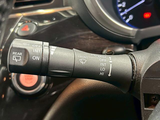 エルグランド 350ハイウェイスターアーバンクロムブラックレザー (黒本革シート)(両側パワースライド)(純正HDDナビ)(アラウンドビューモニター)(レーダークルーズ)(クリアランスソナー)(パワーバックドア)(シートメモリ)(シートヒーター)(純正18AW)(76枚目)