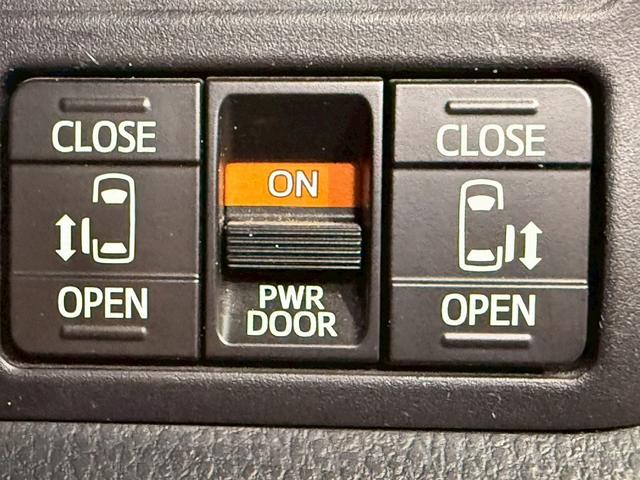 ノア Si ダブルバイビー トヨタセーフティセンス(後期型)(黒半革シート)(フリップダウンモニター)(両側パワスラ)(純正SDナビ)(クルーズコントロール)(バックカメラ)(ビルトインETC)(純正16インチAW)(8枚目)