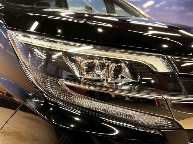 ノア Si ダブルバイビー トヨタセーフティセンス(後期型)(黒半革シート)(フリップダウンモニター)(両側パワスラ)(純正SDナビ)(クルーズコントロール)(バックカメラ)(ビルトインETC)(純正16インチAW)(15枚目)