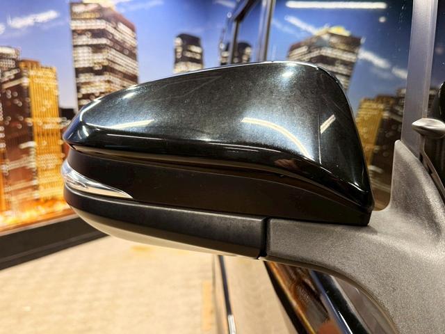 ノア Si ダブルバイビー トヨタセーフティセンス(後期型)(黒半革シート)(フリップダウンモニター)(両側パワスラ)(純正SDナビ)(クルーズコントロール)(バックカメラ)(ビルトインETC)(純正16インチAW)(16枚目)