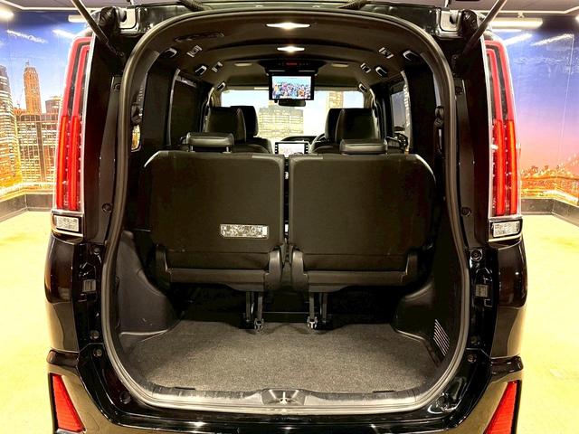 ノア Si ダブルバイビー トヨタセーフティセンス(後期型)(黒半革シート)(フリップダウンモニター)(両側パワスラ)(純正SDナビ)(クルーズコントロール)(バックカメラ)(ビルトインETC)(純正16インチAW)(18枚目)