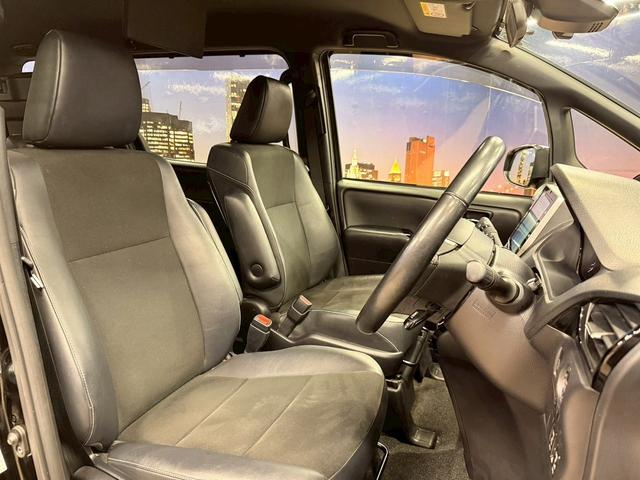 ノア Si ダブルバイビー トヨタセーフティセンス(後期型)(黒半革シート)(フリップダウンモニター)(両側パワスラ)(純正SDナビ)(クルーズコントロール)(バックカメラ)(ビルトインETC)(純正16インチAW)(20枚目)