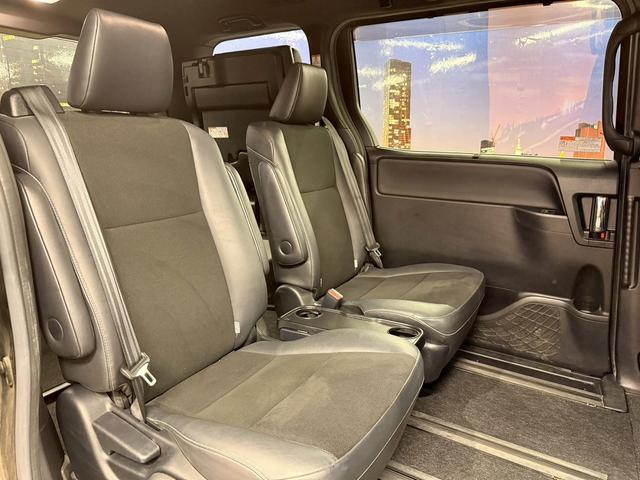 ノア Si ダブルバイビー トヨタセーフティセンス(後期型)(黒半革シート)(フリップダウンモニター)(両側パワスラ)(純正SDナビ)(クルーズコントロール)(バックカメラ)(ビルトインETC)(純正16インチAW)(21枚目)