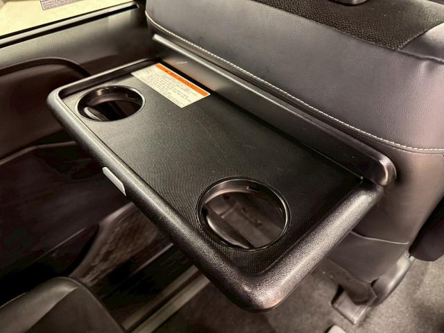 ノア Si ダブルバイビー トヨタセーフティセンス(後期型)(黒半革シート)(フリップダウンモニター)(両側パワスラ)(純正SDナビ)(クルーズコントロール)(バックカメラ)(ビルトインETC)(純正16インチAW)(30枚目)