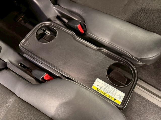 ノア Si ダブルバイビー トヨタセーフティセンス(後期型)(黒半革シート)(フリップダウンモニター)(両側パワスラ)(純正SDナビ)(クルーズコントロール)(バックカメラ)(ビルトインETC)(純正16インチAW)(32枚目)