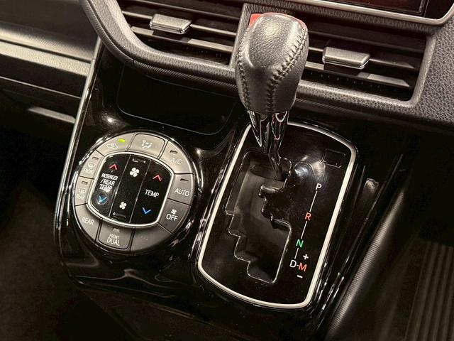 ノア Si ダブルバイビー トヨタセーフティセンス(後期型)(黒半革シート)(フリップダウンモニター)(両側パワスラ)(純正SDナビ)(クルーズコントロール)(バックカメラ)(ビルトインETC)(純正16インチAW)(38枚目)