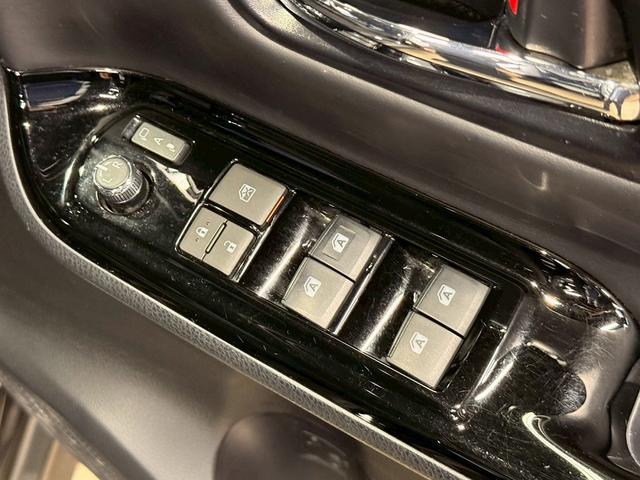 ノア Si ダブルバイビー トヨタセーフティセンス(後期型)(黒半革シート)(フリップダウンモニター)(両側パワスラ)(純正SDナビ)(クルーズコントロール)(バックカメラ)(ビルトインETC)(純正16インチAW)(40枚目)