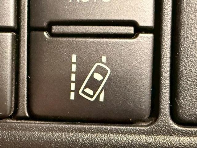 ノア Si ダブルバイビー トヨタセーフティセンス(後期型)(黒半革シート)(フリップダウンモニター)(両側パワスラ)(純正SDナビ)(クルーズコントロール)(バックカメラ)(ビルトインETC)(純正16インチAW)(42枚目)