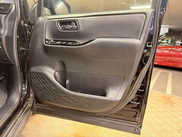 ノア Si ダブルバイビー トヨタセーフティセンス(後期型)(黒半革シート)(フリップダウンモニター)(両側パワスラ)(純正SDナビ)(クルーズコントロール)(バックカメラ)(ビルトインETC)(純正16インチAW)(49枚目)