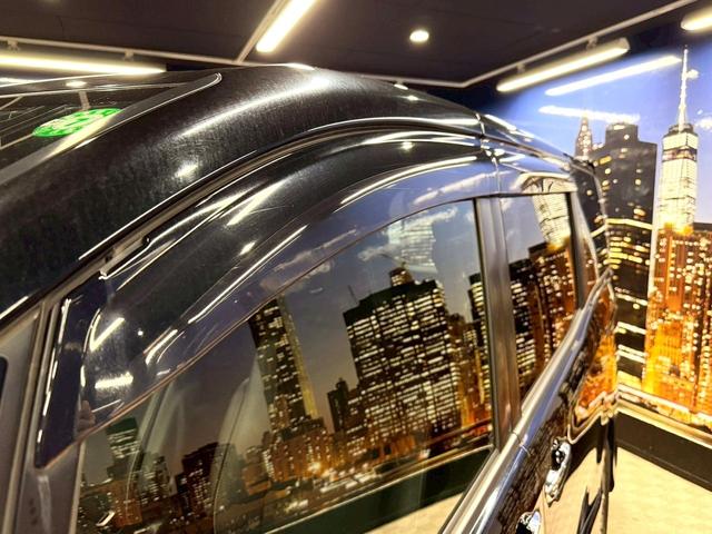 ノア Si ダブルバイビー トヨタセーフティセンス(後期型)(黒半革シート)(フリップダウンモニター)(両側パワスラ)(純正SDナビ)(クルーズコントロール)(バックカメラ)(ビルトインETC)(純正16インチAW)(50枚目)