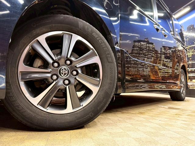 ノア Si ダブルバイビー トヨタセーフティセンス(後期型)(黒半革シート)(フリップダウンモニター)(両側パワスラ)(純正SDナビ)(クルーズコントロール)(バックカメラ)(ビルトインETC)(純正16インチAW)(52枚目)