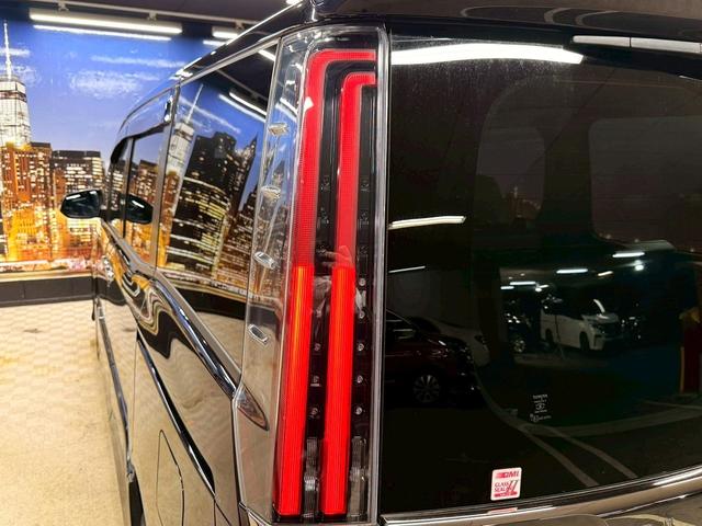 ノア Si ダブルバイビー トヨタセーフティセンス(後期型)(黒半革シート)(フリップダウンモニター)(両側パワスラ)(純正SDナビ)(クルーズコントロール)(バックカメラ)(ビルトインETC)(純正16インチAW)(61枚目)