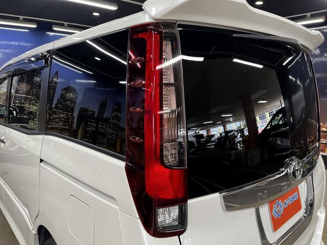 TOYOTA NOAH SI