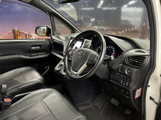 TOYOTA NOAH SI