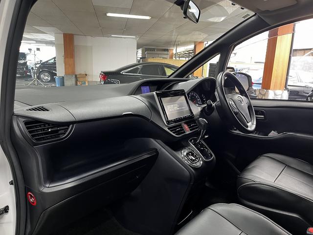 TOYOTA NOAH SI