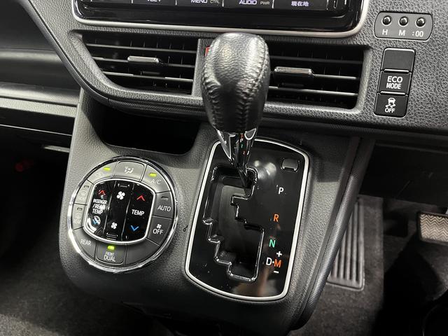 TOYOTA NOAH SI