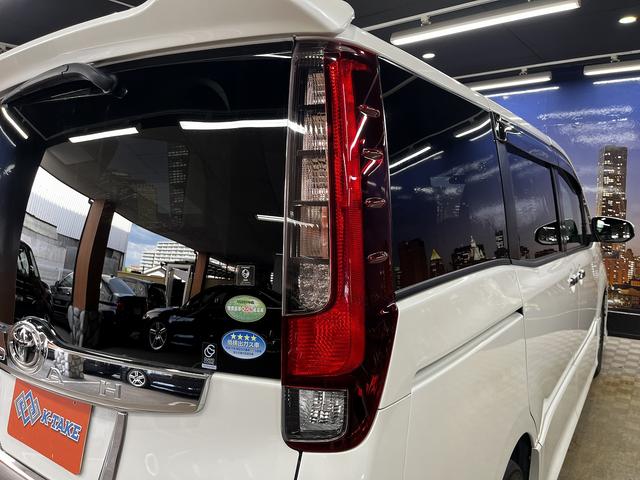 TOYOTA NOAH SI