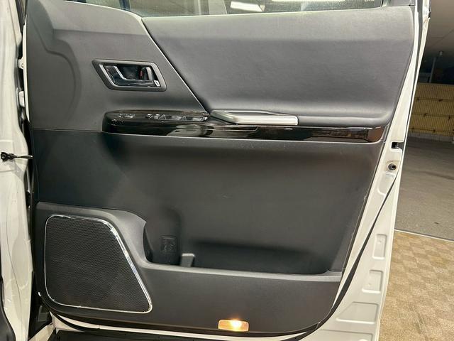 ヴェルファイア 2.4Z ゴールデンアイズ (純正HDDナビ)(パワーバックドア)(パワースライドドア)(コーナーセンサー)(バックカメラ)(クルーズコントロール)(スマートキー&プッシュスタート)(HIDヘッドライト)(純正18インチAW)(50枚目)