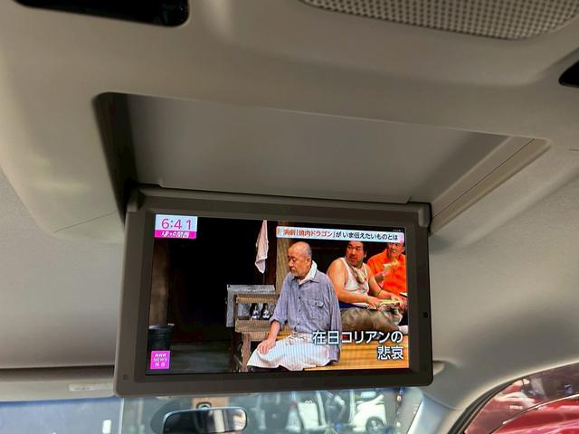 エルグランド 350ハイウェイスター (禁煙車)(黒半革シート)(後席モニター)(8人乗り)(BOSE)(両側パワースライドドア)(純正ナビ)(全周囲モニター)(ビルトインETC)(オットマン)(HIDヘッドライト)(純正18インチAW)(8枚目)