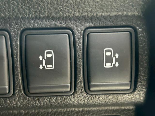 エルグランド 350ハイウェイスター (禁煙車)(黒半革シート)(後席モニター)(8人乗り)(BOSE)(両側パワースライドドア)(純正ナビ)(全周囲モニター)(ビルトインETC)(オットマン)(HIDヘッドライト)(純正18インチAW)(9枚目)