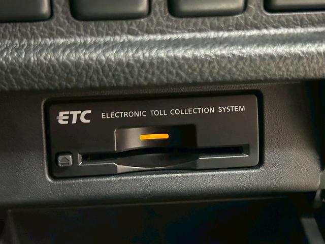 エルグランド 350ハイウェイスター (禁煙車)(黒半革シート)(後席モニター)(8人乗り)(BOSE)(両側パワースライドドア)(純正ナビ)(全周囲モニター)(ビルトインETC)(オットマン)(HIDヘッドライト)(純正18インチAW)(10枚目)