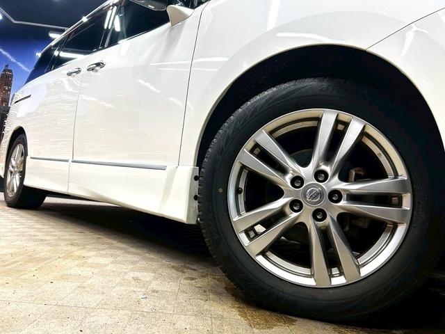 エルグランド 350ハイウェイスター (禁煙車)(黒半革シート)(後席モニター)(8人乗り)(BOSE)(両側パワースライドドア)(純正ナビ)(全周囲モニター)(ビルトインETC)(オットマン)(HIDヘッドライト)(純正18インチAW)(16枚目)