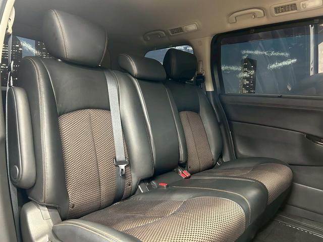 エルグランド 350ハイウェイスター (禁煙車)(黒半革シート)(後席モニター)(8人乗り)(BOSE)(両側パワースライドドア)(純正ナビ)(全周囲モニター)(ビルトインETC)(オットマン)(HIDヘッドライト)(純正18インチAW)(20枚目)