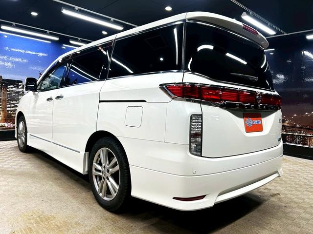 エルグランド 350ハイウェイスター (禁煙車)(黒半革シート)(後席モニター)(8人乗り)(BOSE)(両側パワースライドドア)(純正ナビ)(全周囲モニター)(ビルトインETC)(オットマン)(HIDヘッドライト)(純正18インチAW)(25枚目)