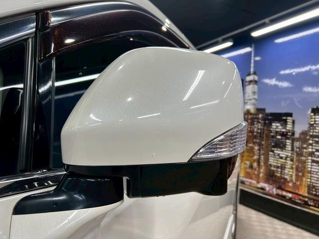 エルグランド 350ハイウェイスター (禁煙車)(黒半革シート)(後席モニター)(8人乗り)(BOSE)(両側パワースライドドア)(純正ナビ)(全周囲モニター)(ビルトインETC)(オットマン)(HIDヘッドライト)(純正18インチAW)(28枚目)