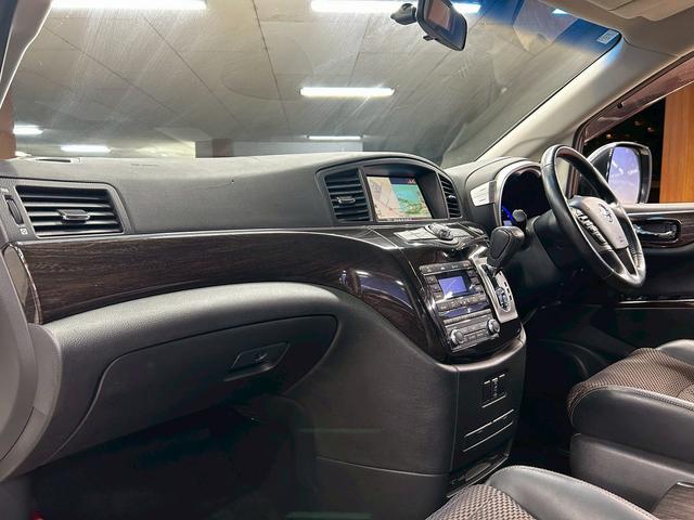エルグランド 350ハイウェイスター (禁煙車)(黒半革シート)(後席モニター)(8人乗り)(BOSE)(両側パワースライドドア)(純正ナビ)(全周囲モニター)(ビルトインETC)(オットマン)(HIDヘッドライト)(純正18インチAW)(40枚目)