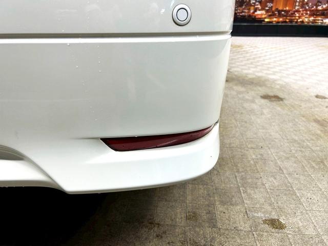 エルグランド 350ハイウェイスター (禁煙車)(黒半革シート)(後席モニター)(8人乗り)(BOSE)(両側パワースライドドア)(純正ナビ)(全周囲モニター)(ビルトインETC)(オットマン)(HIDヘッドライト)(純正18インチAW)(57枚目)