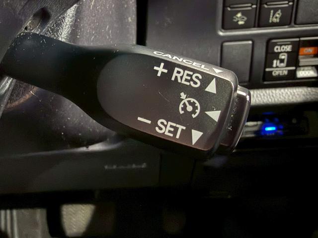 ノア Ｓｉ　ダブルバイビー　トヨタセーフティセンス（禁煙車）（ワンオーナー）（後期型）（黒半革シート）（フリップダウンモニター）（両側パワスラ）（ＳＤナビ）（クルーズコントロール）（バックカメラ）（ＥＴＣ）（純正１６インチＡＷ）（10枚目）