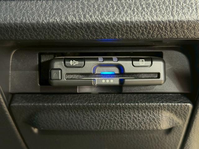 ノア Ｓｉ　ダブルバイビー　トヨタセーフティセンス（禁煙車）（ワンオーナー）（後期型）（黒半革シート）（フリップダウンモニター）（両側パワスラ）（ＳＤナビ）（クルーズコントロール）（バックカメラ）（ＥＴＣ）（純正１６インチＡＷ）（11枚目）