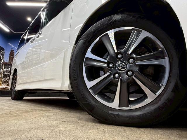 ノア Ｓｉ　ダブルバイビー　トヨタセーフティセンス（禁煙車）（ワンオーナー）（後期型）（黒半革シート）（フリップダウンモニター）（両側パワスラ）（ＳＤナビ）（クルーズコントロール）（バックカメラ）（ＥＴＣ）（純正１６インチＡＷ）（16枚目）