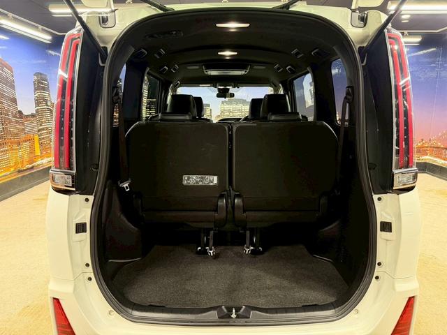 ノア Ｓｉ　ダブルバイビー　トヨタセーフティセンス（禁煙車）（ワンオーナー）（後期型）（黒半革シート）（フリップダウンモニター）（両側パワスラ）（ＳＤナビ）（クルーズコントロール）（バックカメラ）（ＥＴＣ）（純正１６インチＡＷ）（18枚目）