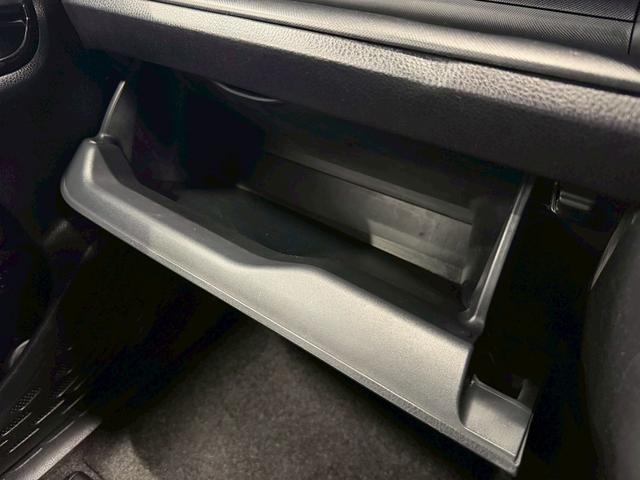 ノア Ｓｉ　ダブルバイビー　トヨタセーフティセンス（禁煙車）（ワンオーナー）（後期型）（黒半革シート）（フリップダウンモニター）（両側パワスラ）（ＳＤナビ）（クルーズコントロール）（バックカメラ）（ＥＴＣ）（純正１６インチＡＷ）（41枚目）