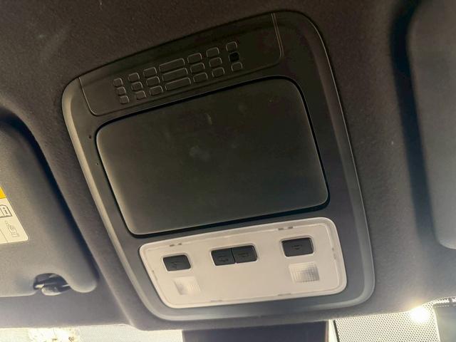 ノア Ｓｉ　ダブルバイビー　トヨタセーフティセンス（禁煙車）（ワンオーナー）（後期型）（黒半革シート）（フリップダウンモニター）（両側パワスラ）（ＳＤナビ）（クルーズコントロール）（バックカメラ）（ＥＴＣ）（純正１６インチＡＷ）（46枚目）