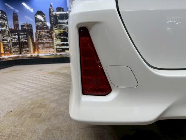 ノア Ｓｉ　ダブルバイビー　トヨタセーフティセンス（禁煙車）（ワンオーナー）（後期型）（黒半革シート）（フリップダウンモニター）（両側パワスラ）（ＳＤナビ）（クルーズコントロール）（バックカメラ）（ＥＴＣ）（純正１６インチＡＷ）（58枚目）