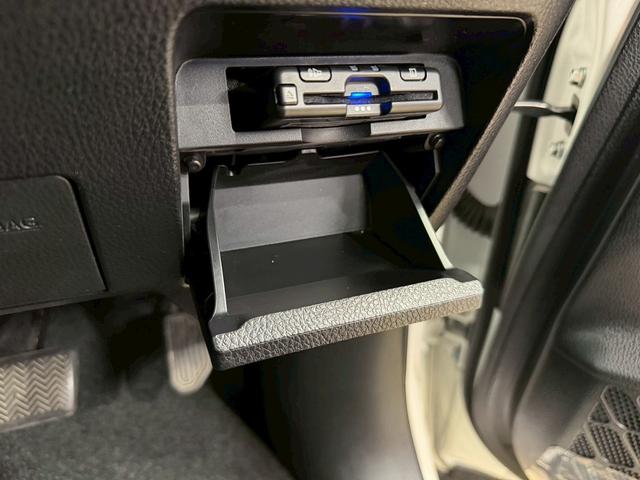 ノア Ｓｉ　ダブルバイビー　トヨタセーフティセンス（禁煙車）（ワンオーナー）（後期型）（黒半革シート）（フリップダウンモニター）（両側パワスラ）（ＳＤナビ）（クルーズコントロール）（バックカメラ）（ＥＴＣ）（純正１６インチＡＷ）（59枚目）