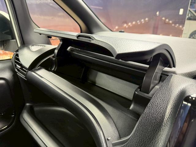 ノア Ｓｉ　ダブルバイビー　トヨタセーフティセンス（禁煙車）（ワンオーナー）（後期型）（黒半革シート）（フリップダウンモニター）（両側パワスラ）（ＳＤナビ）（クルーズコントロール）（バックカメラ）（ＥＴＣ）（純正１６インチＡＷ）（60枚目）